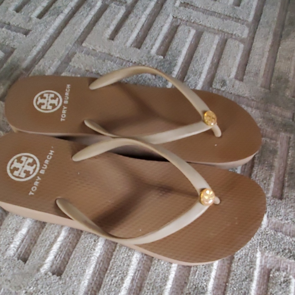 Tory burch platform rubber flip flops